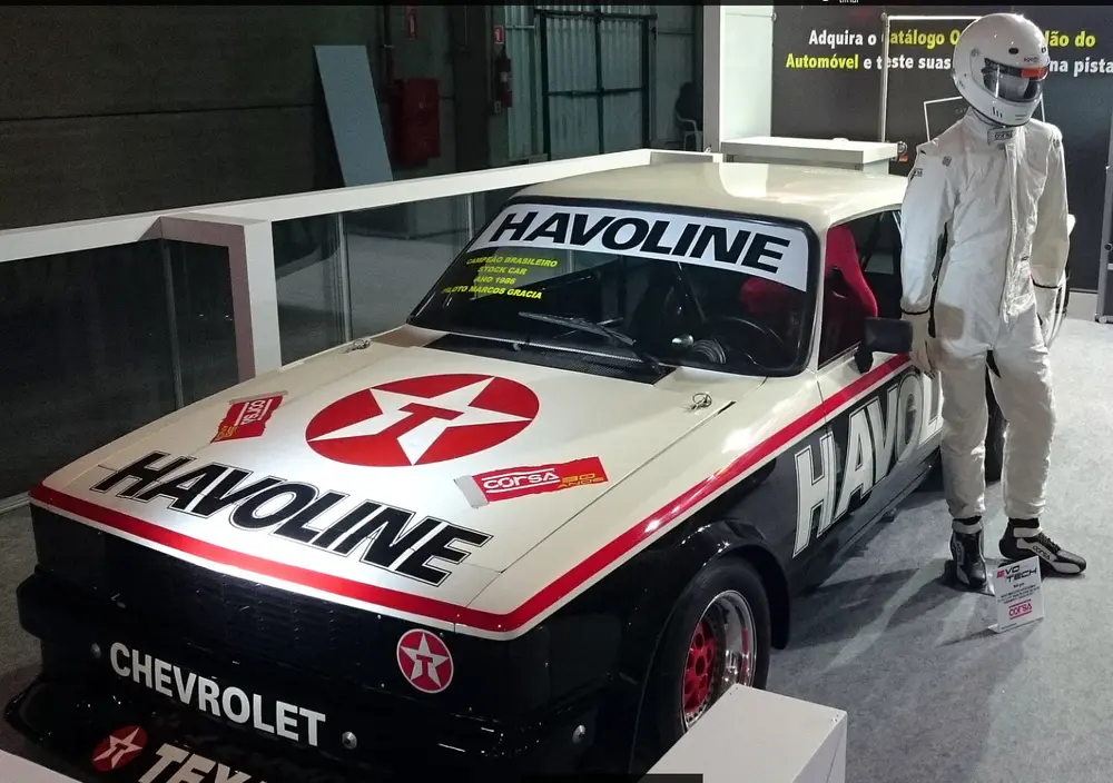 corsa-expoe-o-stock-campeao-de-1986-no-salao-do-automovel