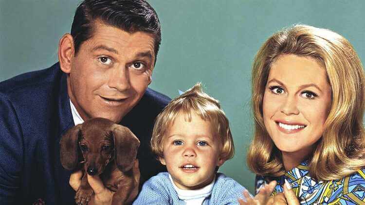 Cena da série de TV dos anos 60 "A Feiticeira" foto da família protagonista da série "A Feiticeira", dos anos 60