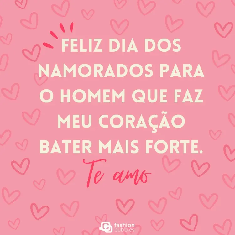 Cartão virtual de fundo rosa com corações e frase "Feliz Dia dos Namorados para o homem que faz meu coração bater mais forte. Te amo!"