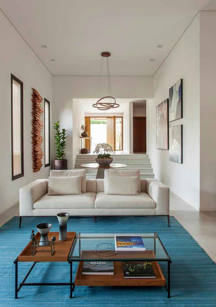 foto de sala de estar com decoração azul e branco