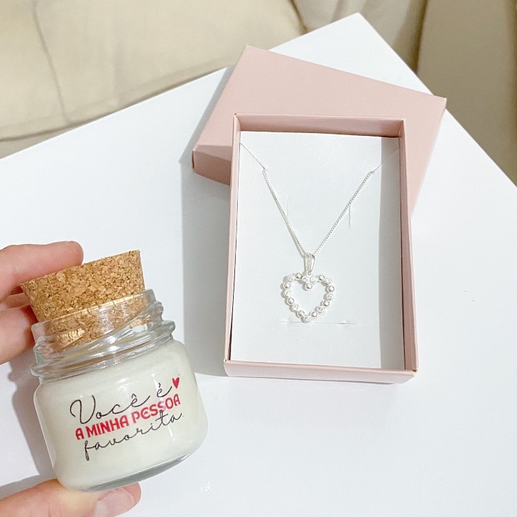 Lembrancinhas para Dia dos Namorados para vencer: vela aromática com colar