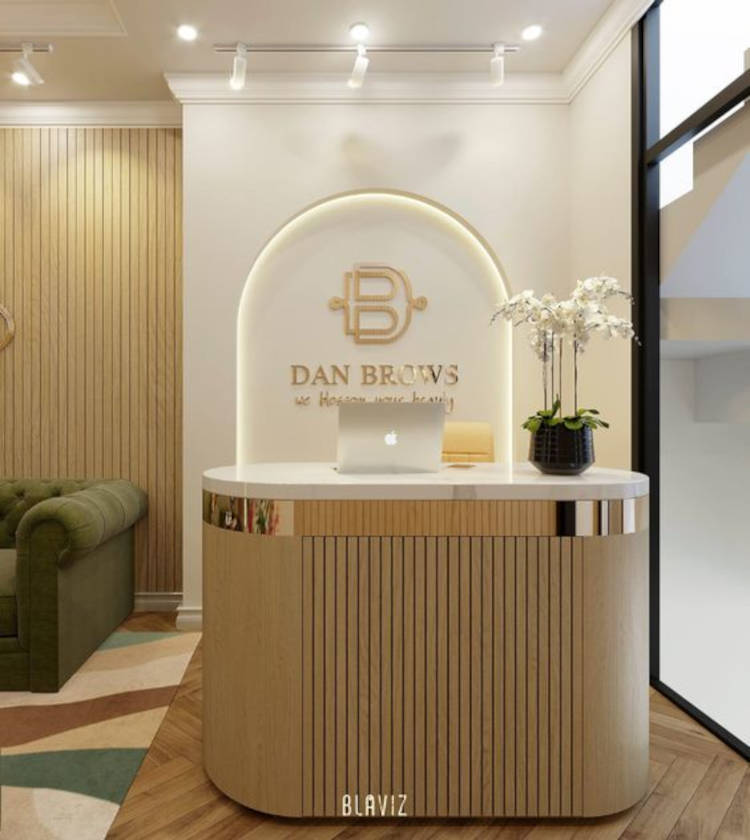Bancada com moldura dourada.
