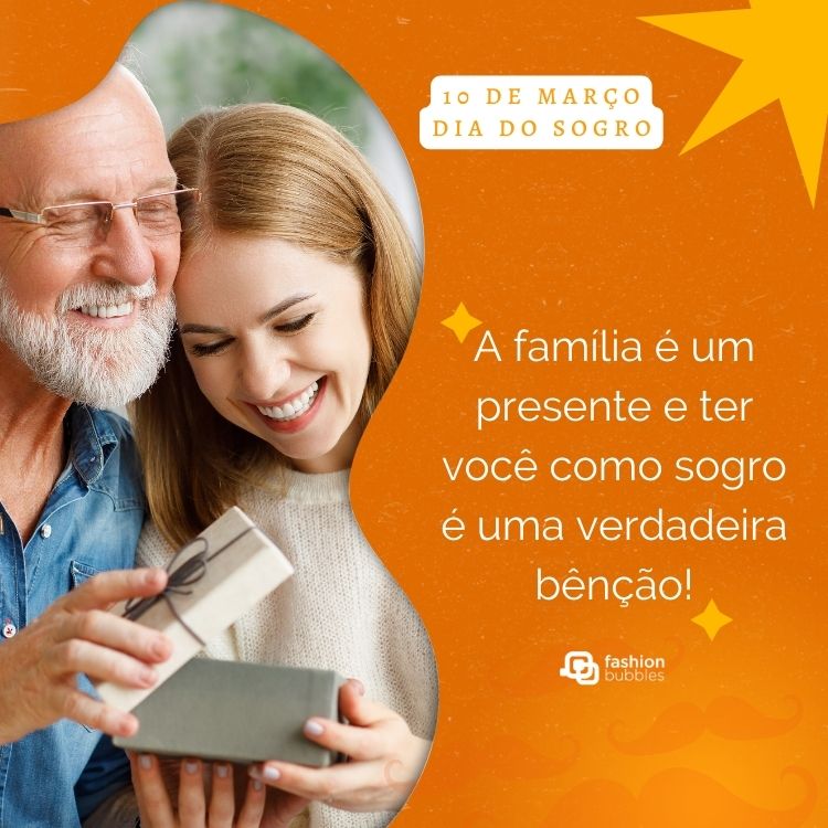 Cartão virtual de fundo laranja com senhor abrindo presente ao lado de mulher de pele clara e frase: A família é um presente e ter você como sogro é uma verdadeira bênção!