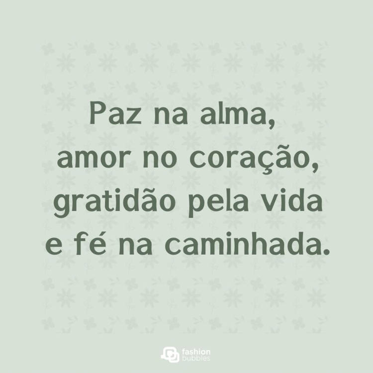 Paz na alma, amor no coração, gratidão pela vida e fé na caminhada. Cartão virtual de fundo azul bebê com frase "Paz na alma, amor no coração, gratidão pela vida e fé na caminhada."