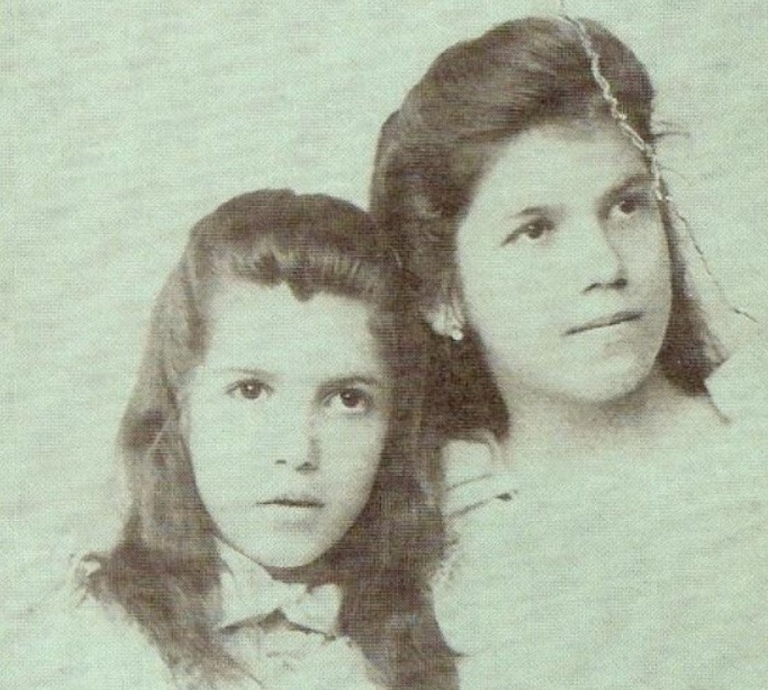 Tarsila do Amaral criança e a irmã Cecília.
