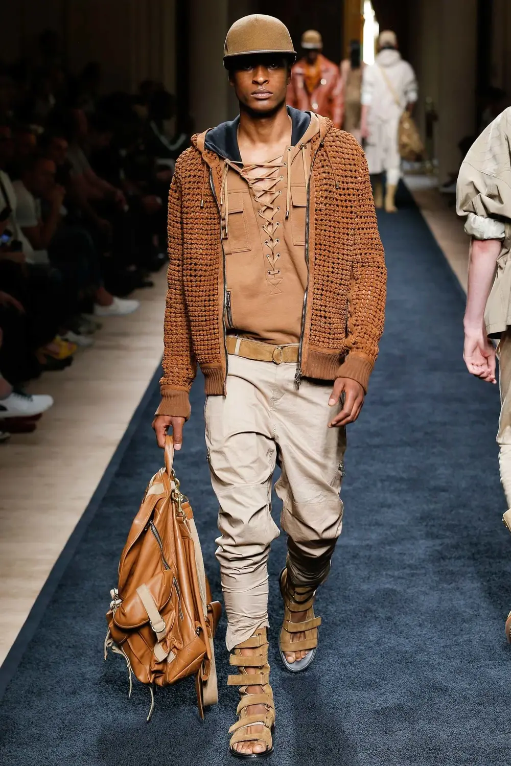 Círculo cromático na moda masculina - Balmain ss17 - Looks tom sobre tom1