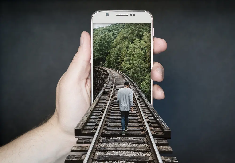 celular com homem Tecnologia 5G