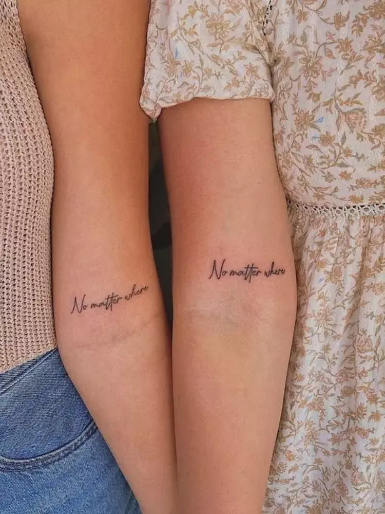 Opção de tatuagem de amigas