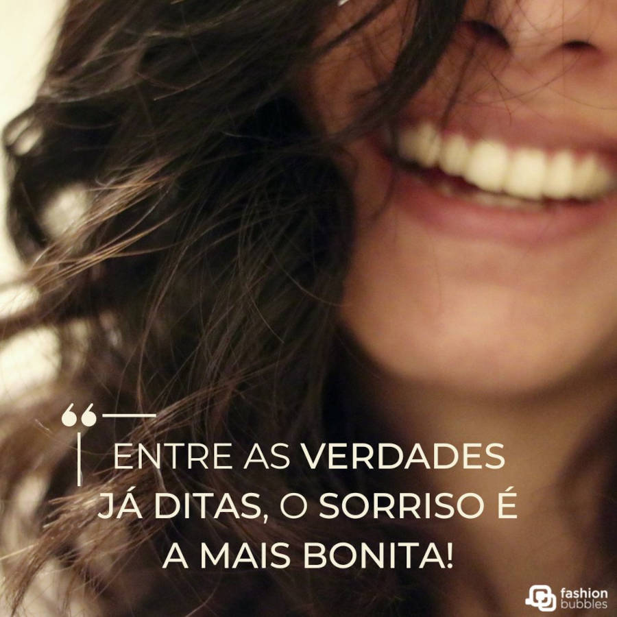 Frase para selfie sorrindo: Entre as verdades já ditas, o sorriso é a mais bonita
