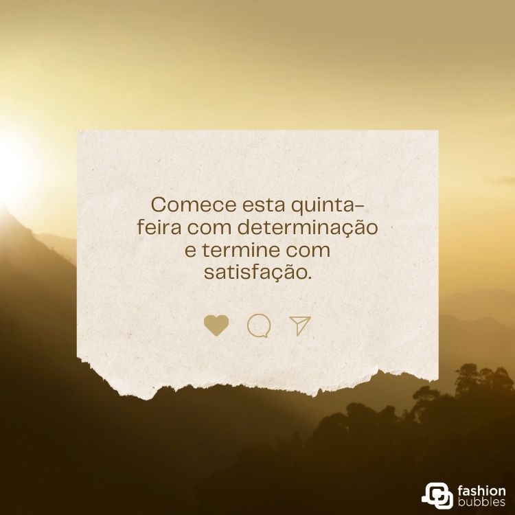 Foto de paisagem de montanhas com frase "Comece esta quinta-feira com determinação e termine com satisfação."