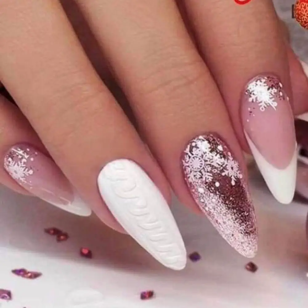 Outro rosa com detalhes natalinos, como flocos de neve.