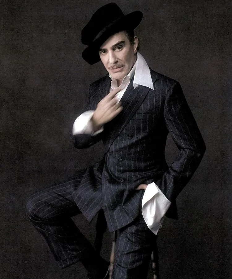 Zara anunciou uma parceria criativa de dois anos com John Galliano