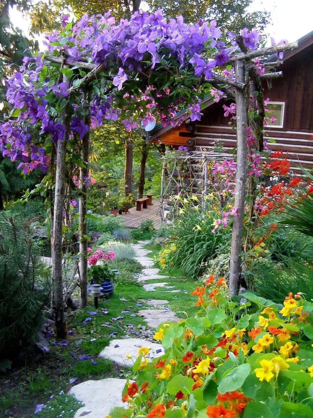 Casa com flores.