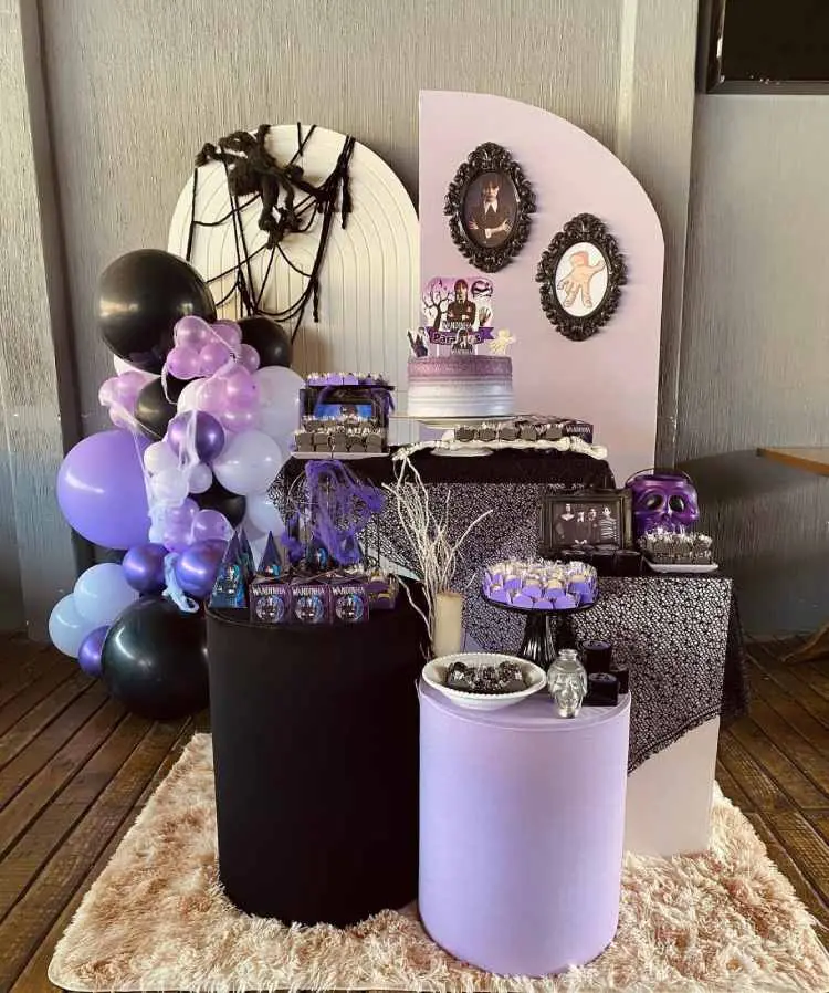 festa de aniversário com o tema Wandinha