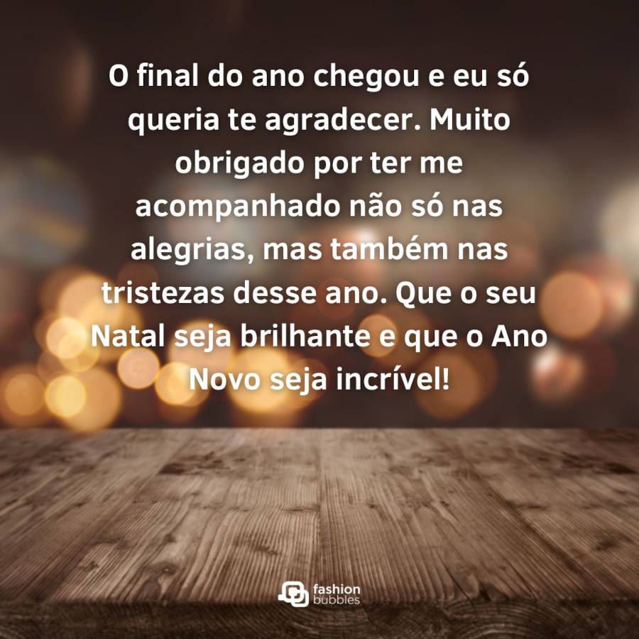Mensagem de Fim de ano escrita em luzes de Natal: O final do ano chegou e eu só queria te agradecer. Muito obrigado por ter me acompanhado não só nas alegrias, mas também nas tristezas de 2022. Que o seu Natal seja brilhante e que 2023 seja incrível!