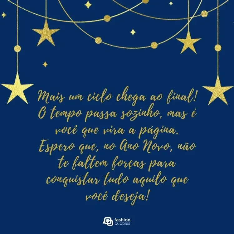 Cartão virtual de fundo azul escuro com varal de estrelas douradas e frase: Mais um ciclo chega ao final! O tempo passa sozinho, mas é você que vira a página. Espero que, no Ano Novo, não te faltem forças para conquistar tudo aquilo que você deseja!
