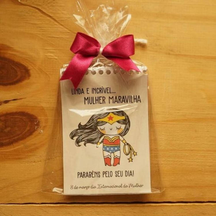 Bloco de notas temático para o Dia da Mulher.