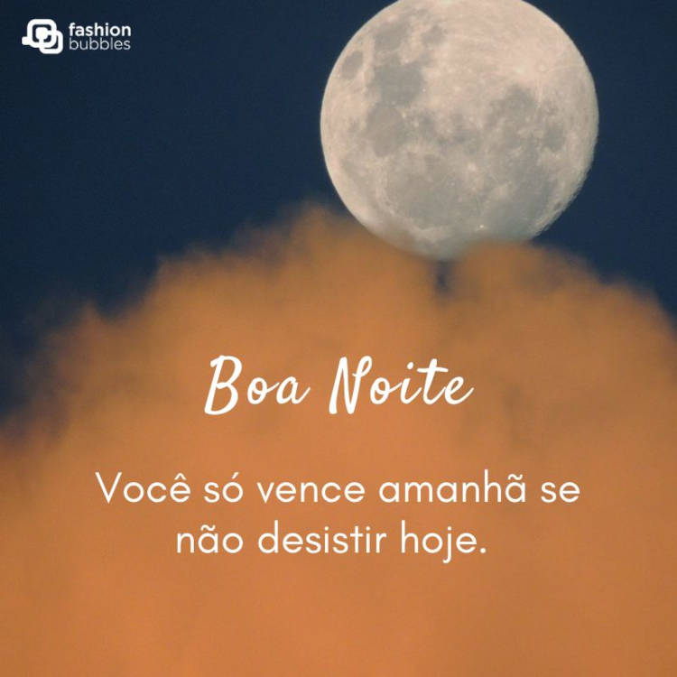 Foto de céu azul com lua cheia, nuvem vermelha e frase "Você só vence amanhã se não desistir hoje. Boa noite!"