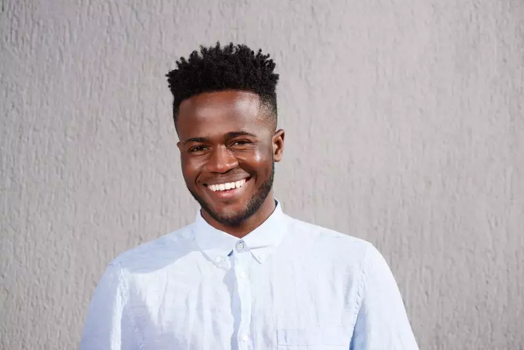 Corte de cabelo afro masculino