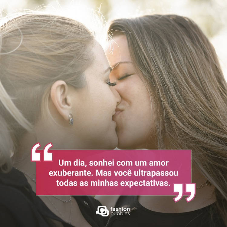 foto de casal se beijando
