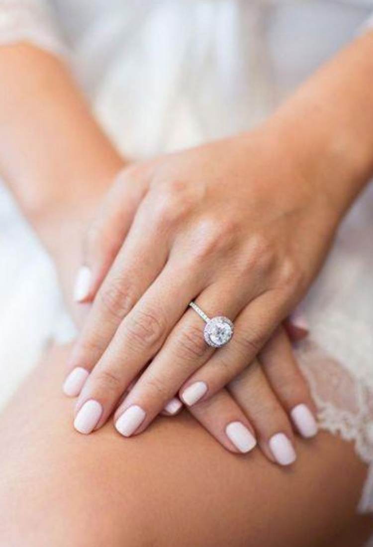 Unhas para noivas quadrada curta branca