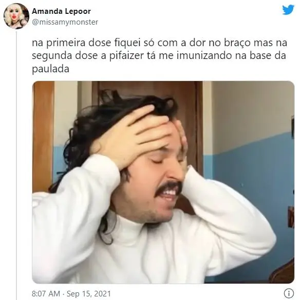 Foto de meme sobre a vacina Pfizer.
