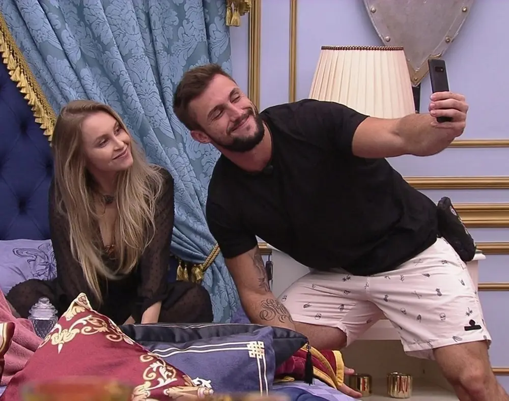 Atriz e Arthur no BBB 21.