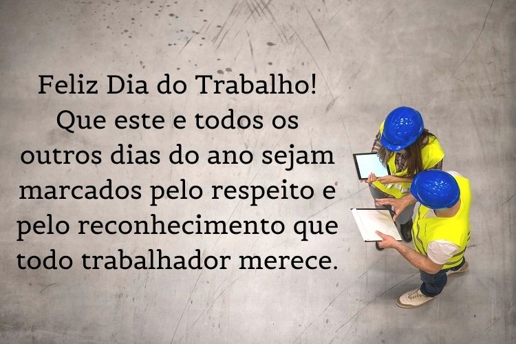 Foto de homem e mulher engenheiros conversando e frase "Feliz Dia do Trabalho! Que este e todos os outros dias do ano sejam marcados pelo respeito e pelo reconhecimento que todo trabalhador merece."