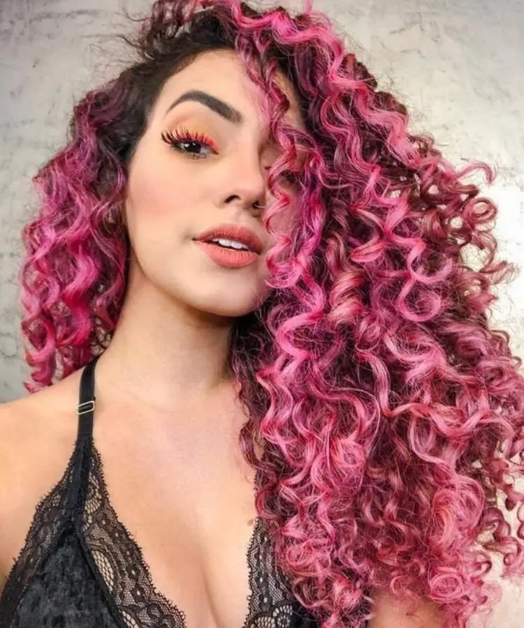 Corte cabelo longo com franja cacheado.