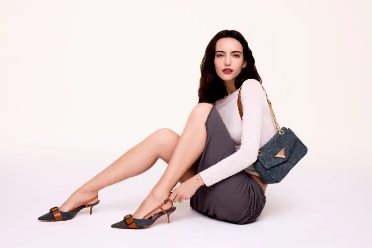 Foto de modelos na campanha da coleção Resort 27 da Schutz