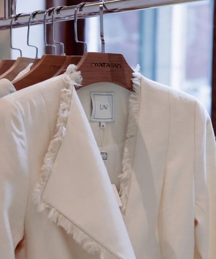 Foto de blazer branco da LINI