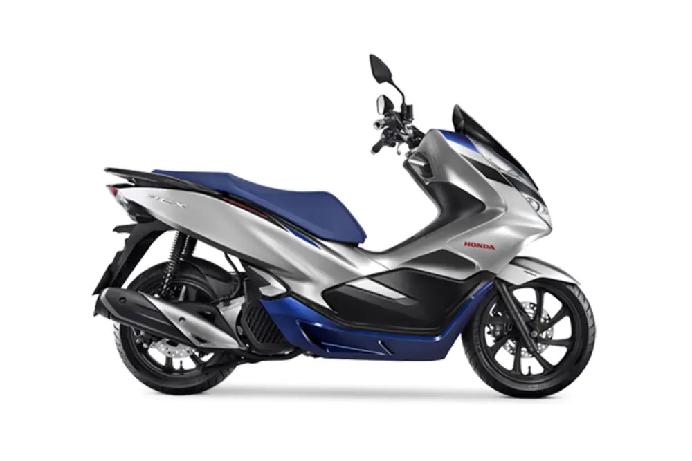 Imagem de uma Honda PCX 150 prata e azul.