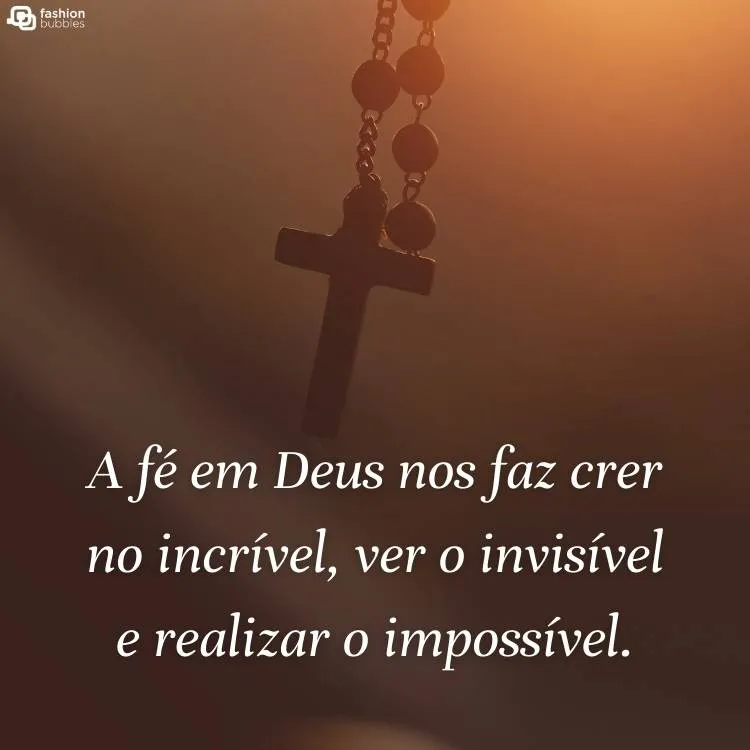 Imagem turva e em tons terrosos de um terço. Abaixo, há a frase A fé em Deus nos faz crer no incrível, ver o invisível e realizar o impossível.". 