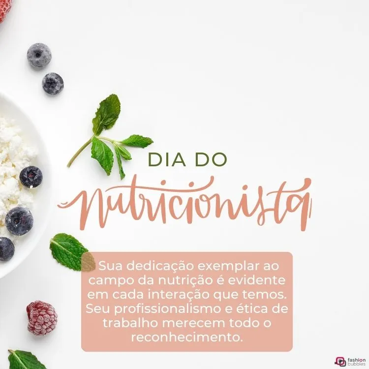 Cartão virtual de fundo bege com foto de prato com jabuticaba, hortelã e framboesa. além de frase " Sua dedicação exemplar ao campo da nutrição é evidente em cada interação que temos. Seu profissionalismo e ética de trabalho merecem todo o reconhecimento."