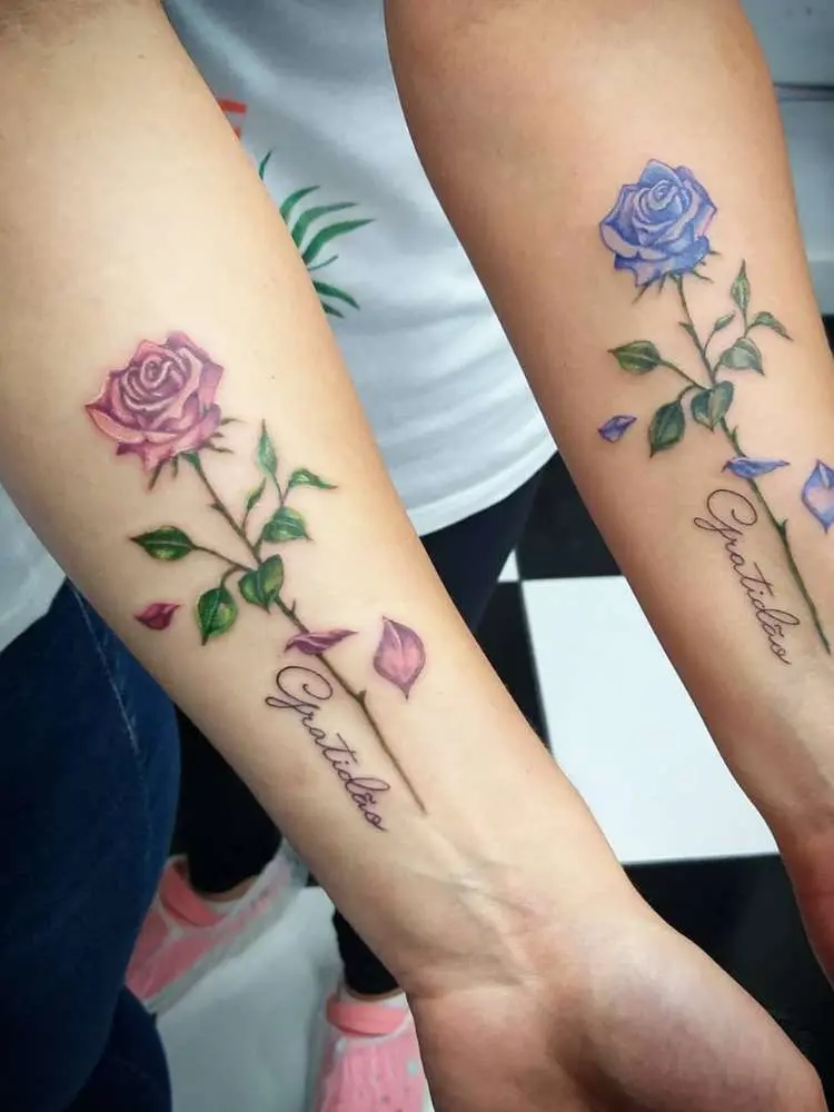Opção de tatuagem de amigas