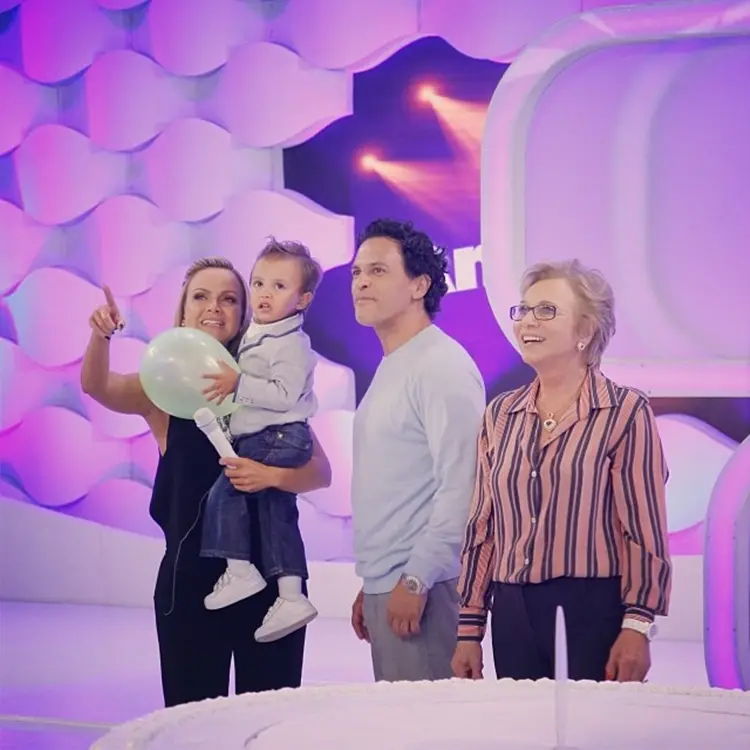Foto de Eliana, Arthur Bôscoli, João Marcello Bôscoli e Elis Regina.