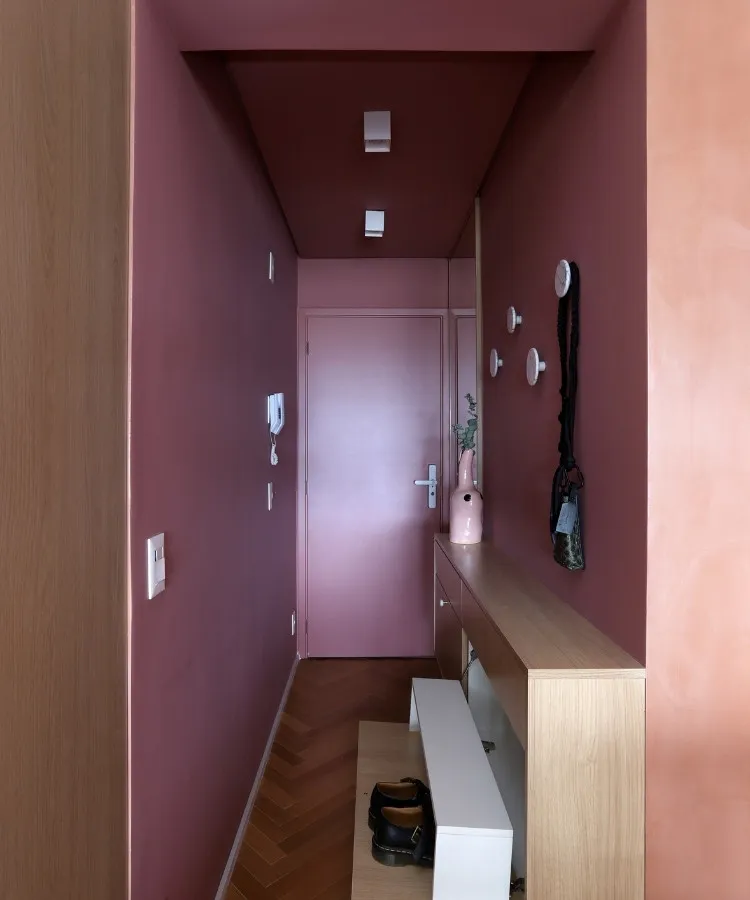Hall de entrada em tons de rosa