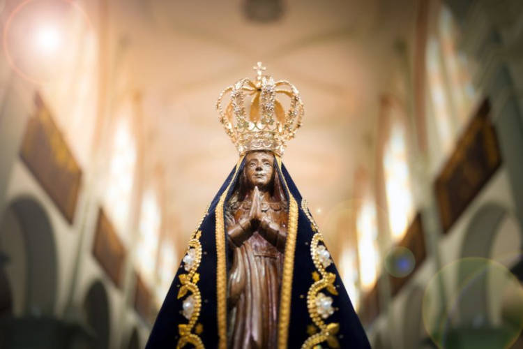 foto de santa em igreja