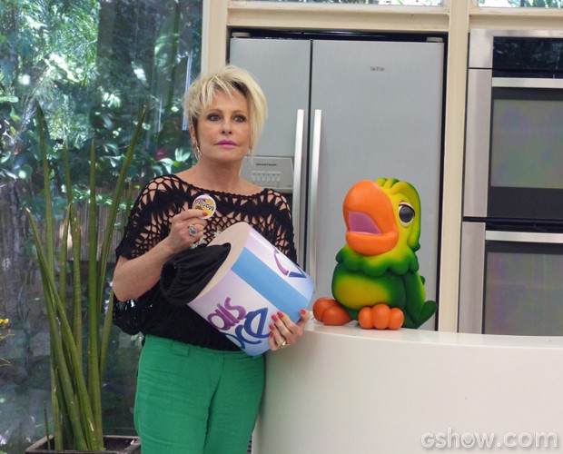 A apresentadora do Mais Você e o Louro José