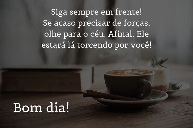 frase de bom dia sobre foto de mesa com cappuccino