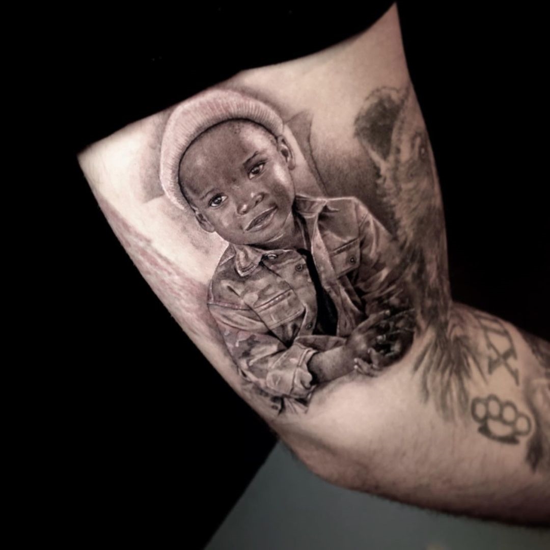 Demonstração de amor de Bruno Gagliasso para Bless.
