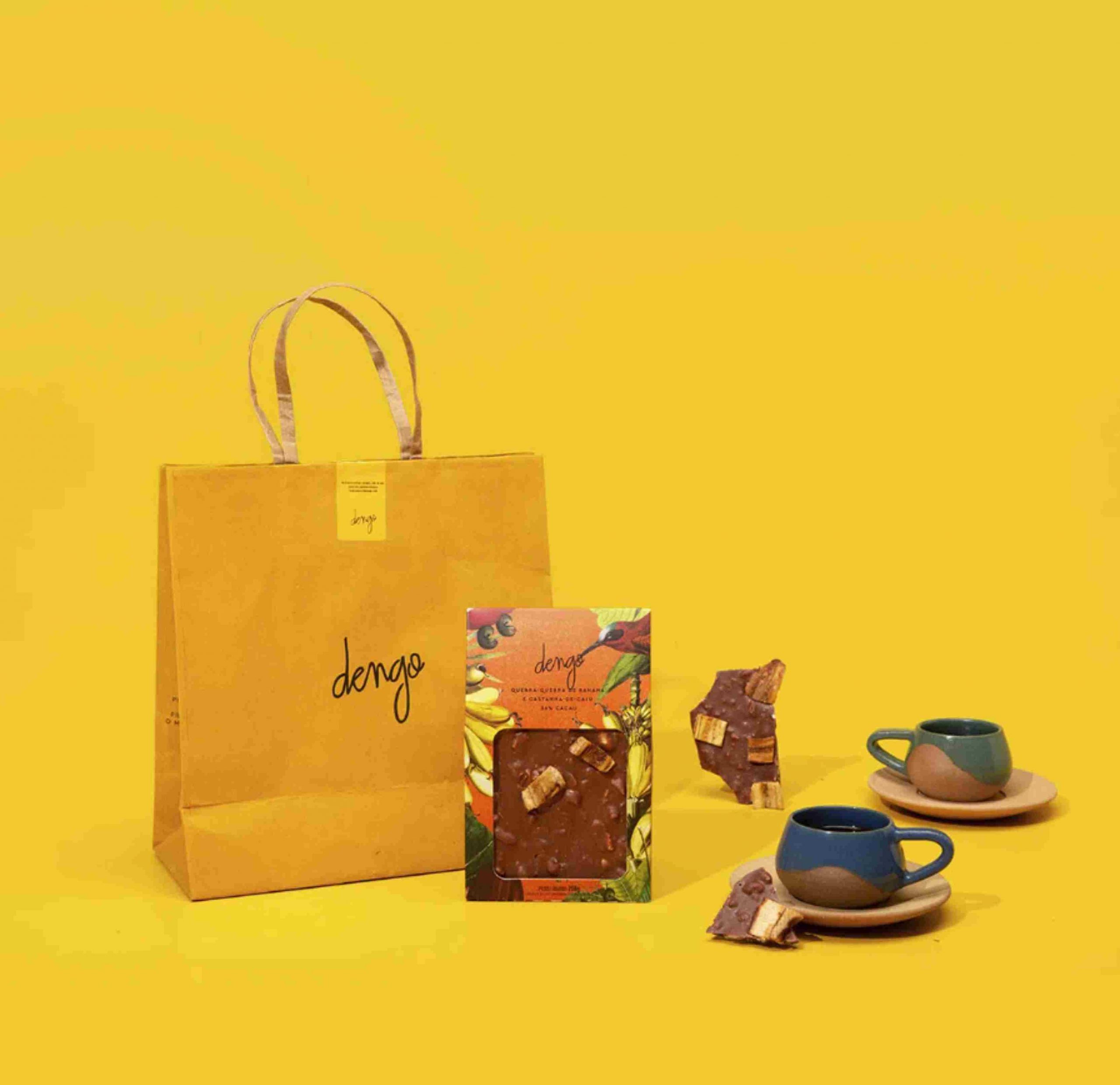 kit marca Dengo com chocolate e duas canecas