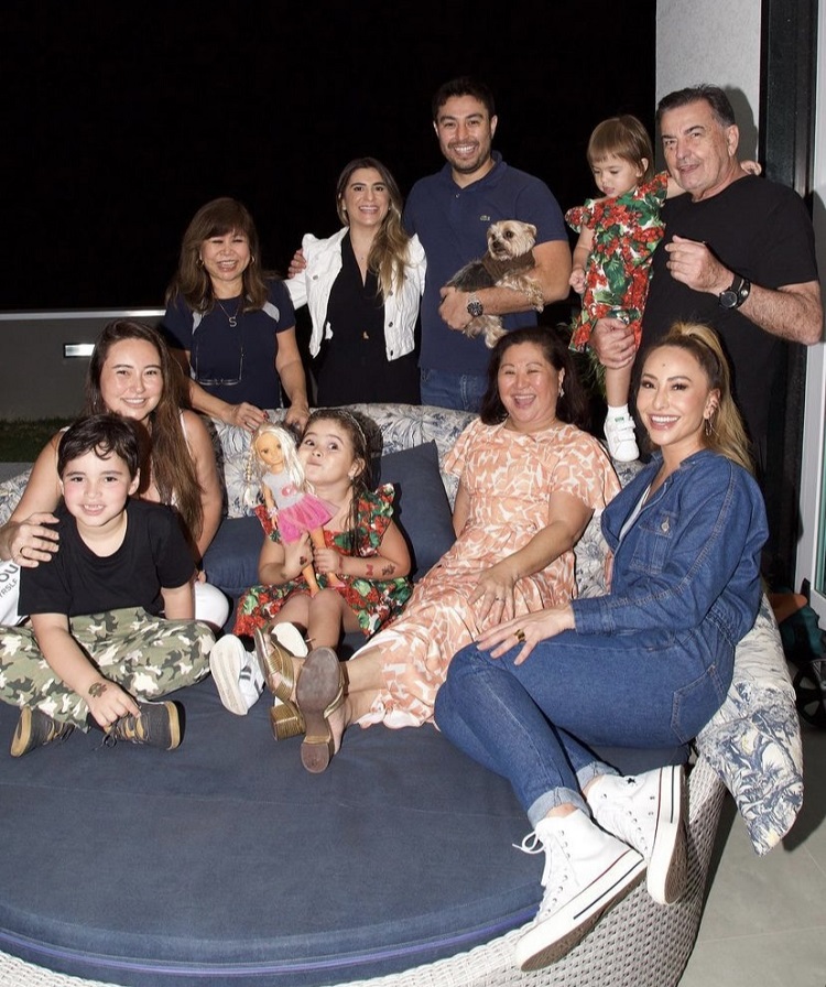 Foto da Sabrina Sato com a família