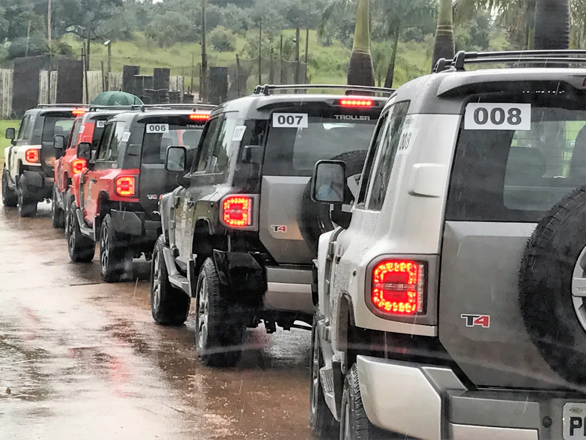 Experiência Off-Road com o Troller T4 698