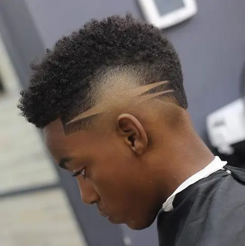 Corte estiloso de cabelo afro dom desenhos geométricos