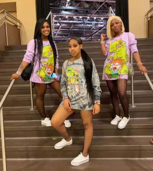 3 looks moletom de desenho animado com meia e tênis