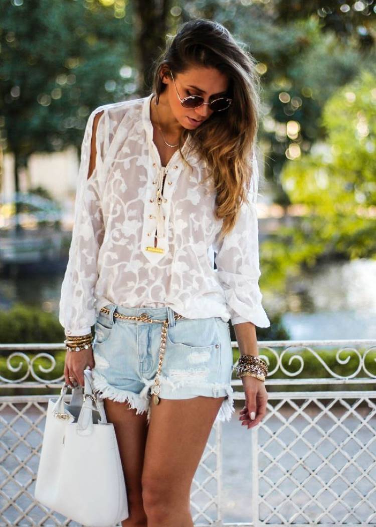 Looks com short jeans e camisa branca