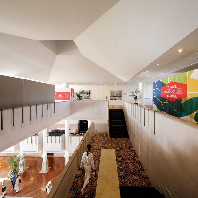 interior da Bienal de Arquitetura de Veneza