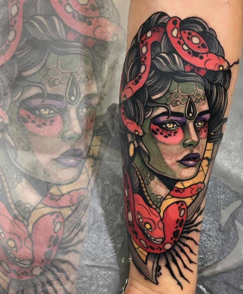 tatuagem de medusa colorida old school
