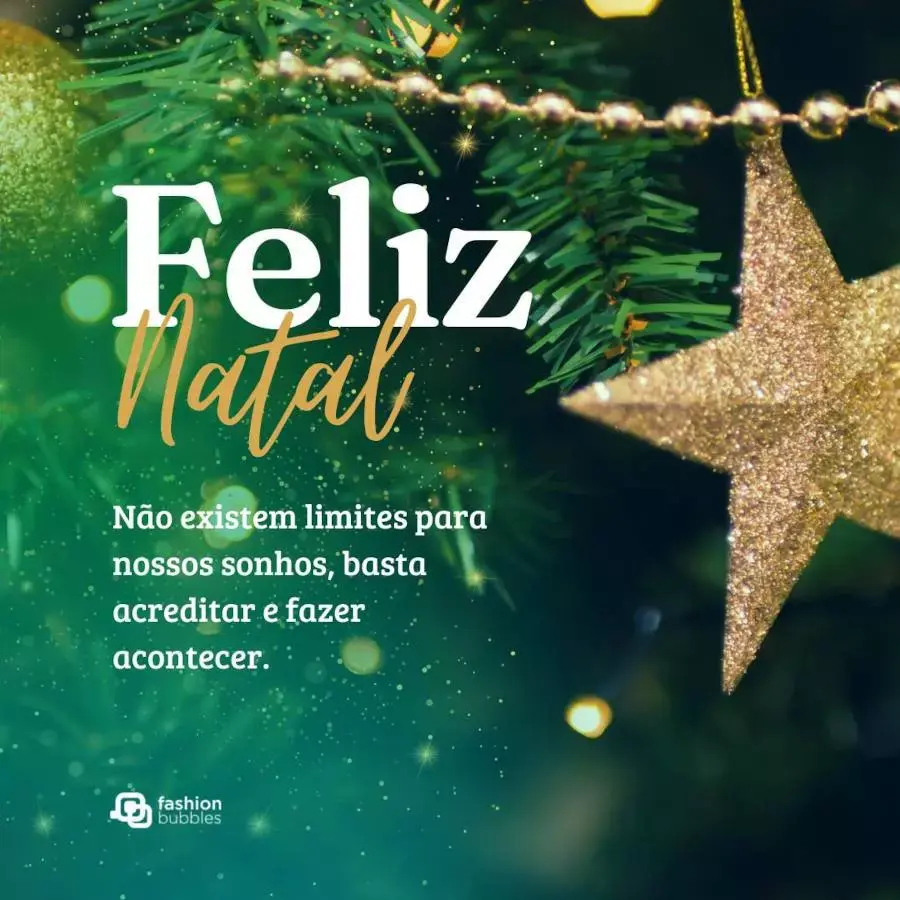 Zoom em árvore de natal enfeitada com estrela dourada e frase "Não existem limites para nossos sonhos, basta acreditar e fazer acontecer. Feliz Natal"